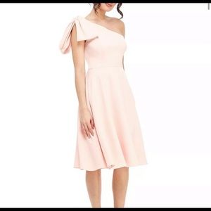NWT Gal Meets Glam Yvonne Crepe Dress